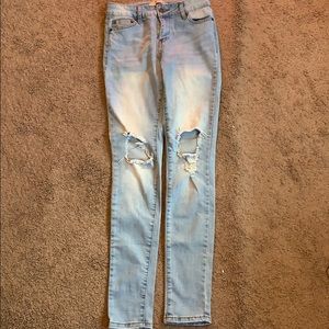 Light wash skinny jeans